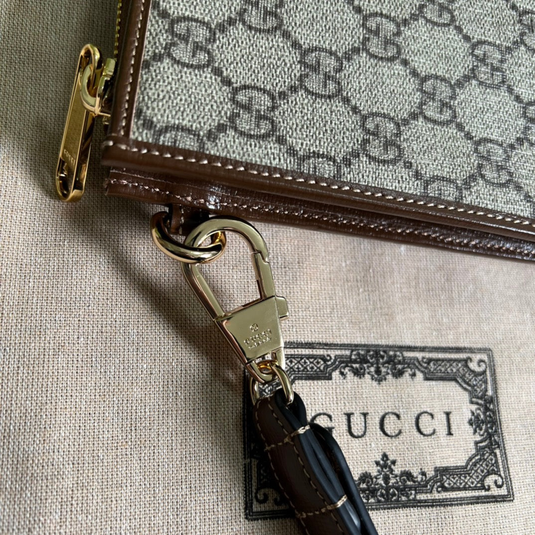 Gucci Neo Vintage GG Supreme Pouch 31cm