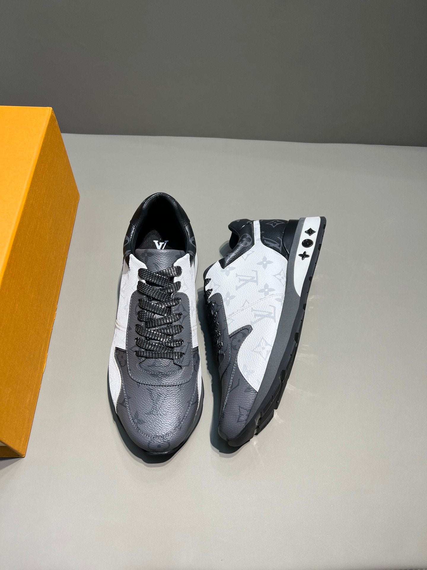 Louis Vuitton Trainer Sneaker