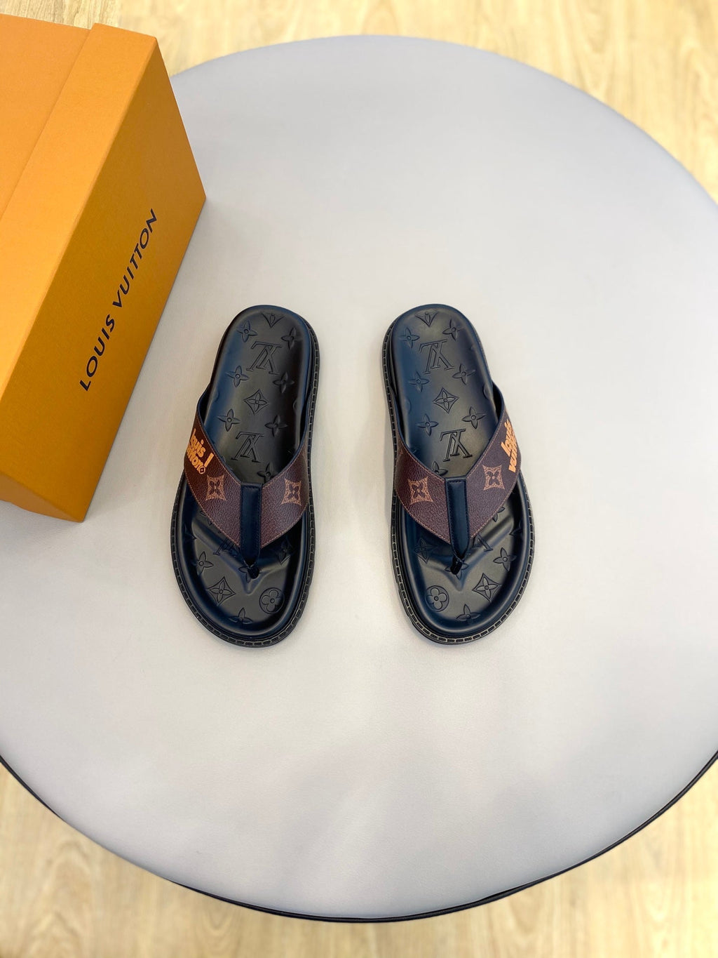 Louis Vuitton Mirabeau Thong