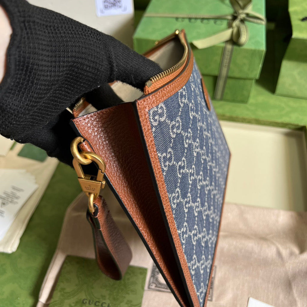 Gucci Neo Vintage GG Supreme Pouch 31cm