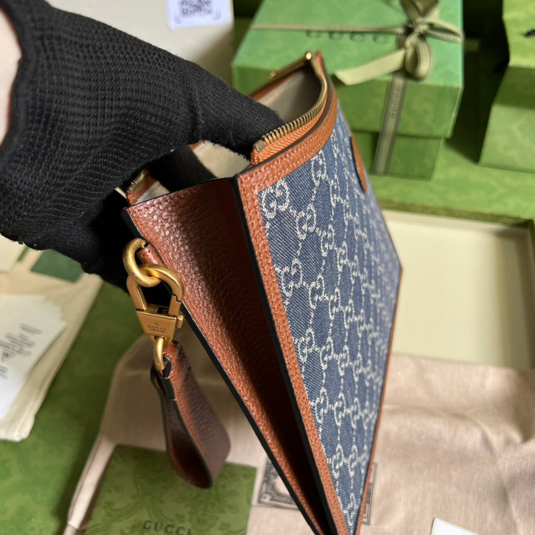 Gucci Neo Vintage GG Supreme Pouch 31cm