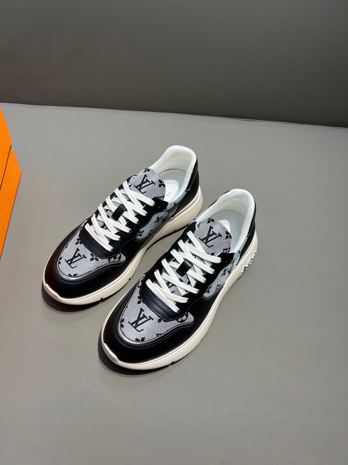 Louis Vuitton Trainer Sneaker