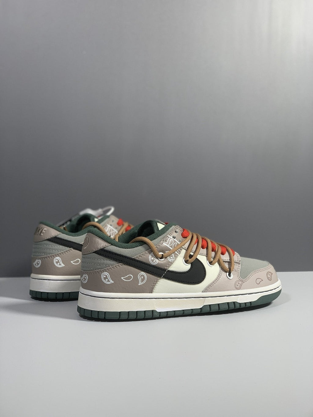 Nike Dunk Low Retro Vibe