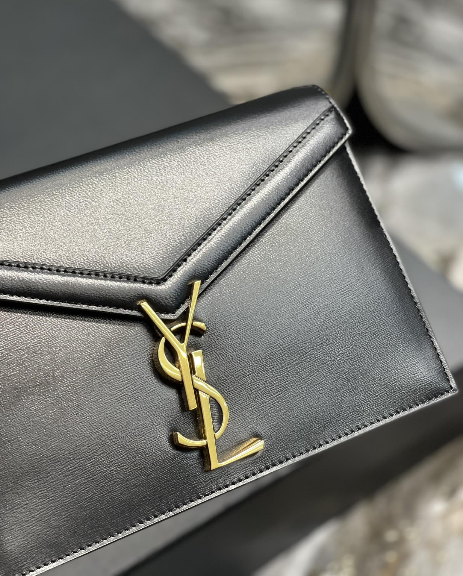 Saint Laurent Cassandra Medium Chain Bag In Grain De Poudre Embossed 22cm Black