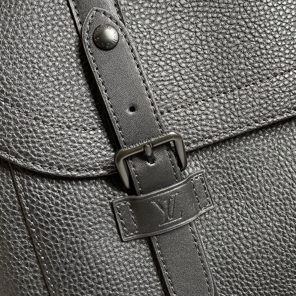 Louis Vuitton M58475 Christopher Messenger 29cm Black