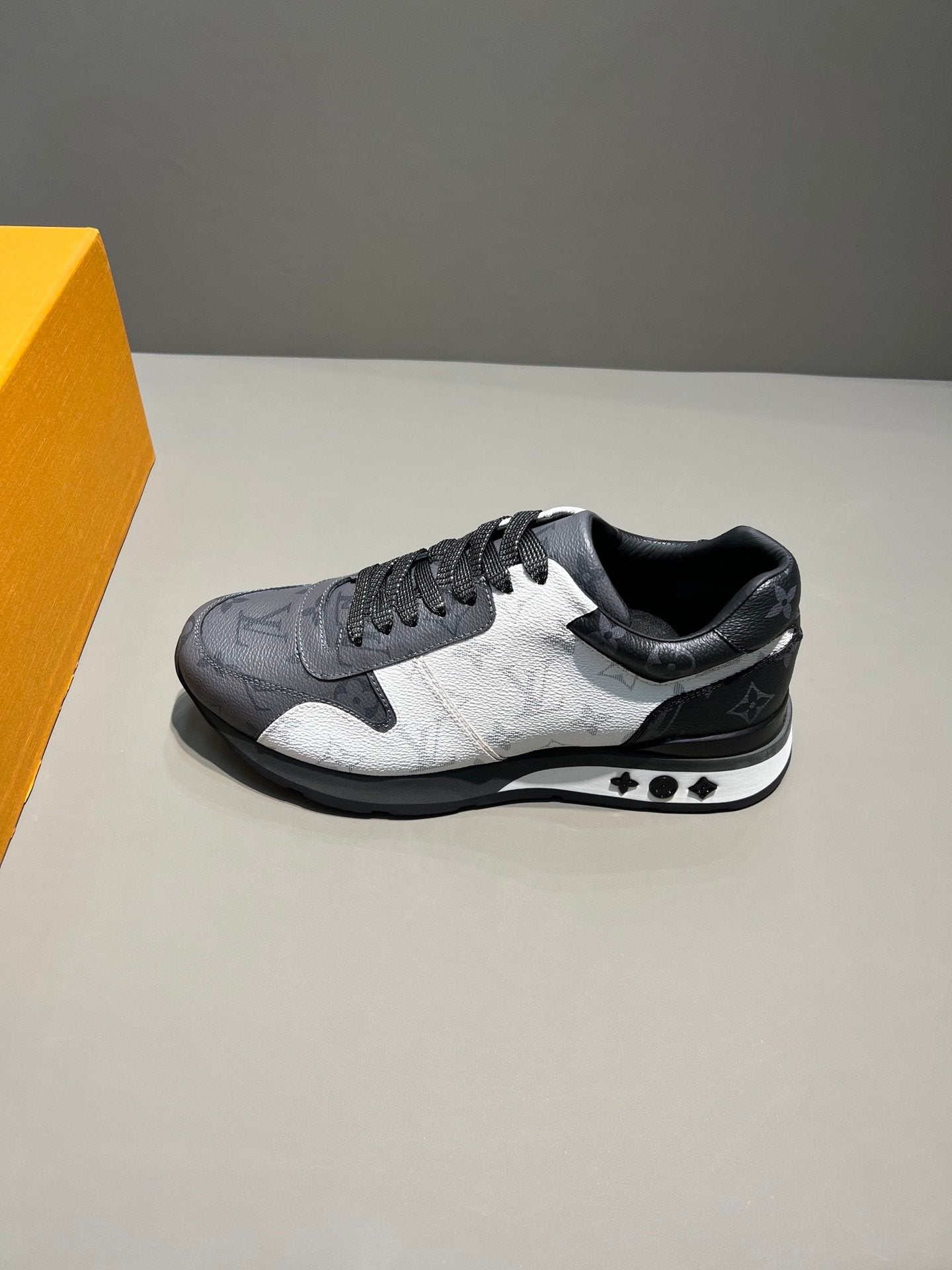 Louis Vuitton Trainer Sneaker