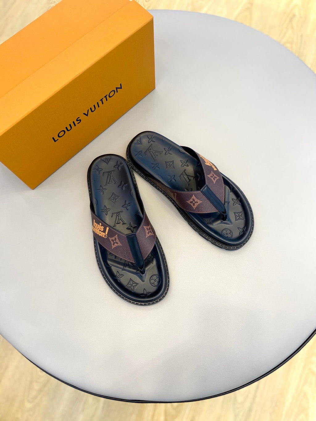 Louis Vuitton Mirabeau Thong