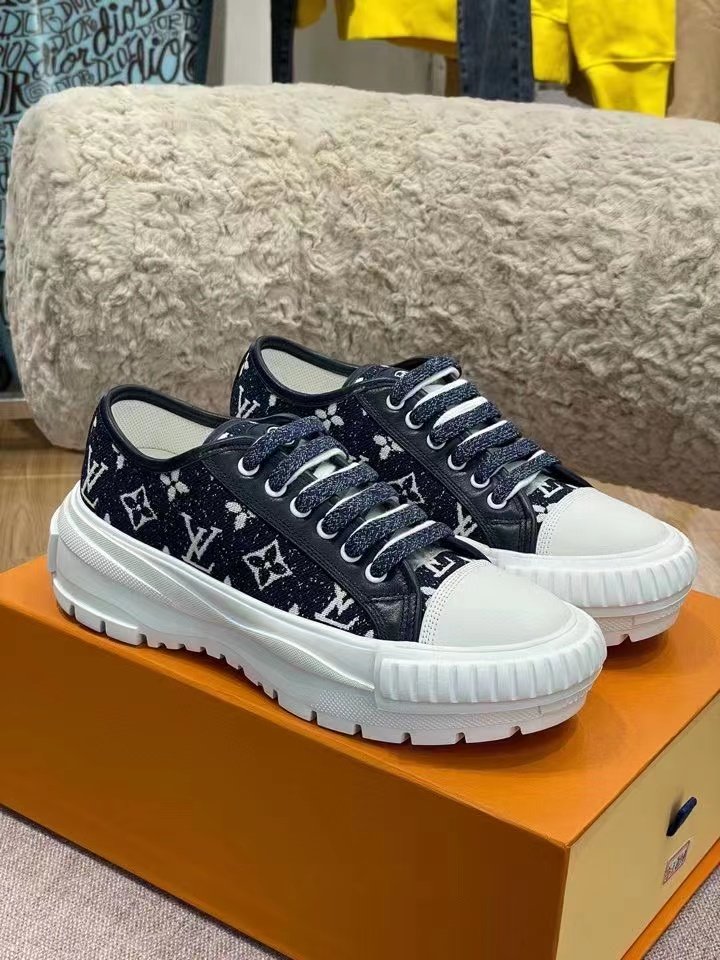 Louis Vuitton Squad Sneaker