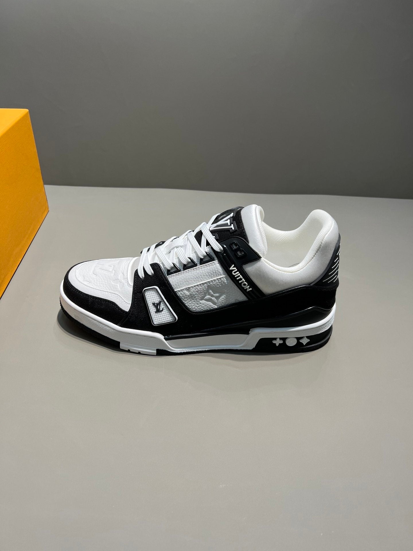 Louis Vuitton Trainer Sneaker
