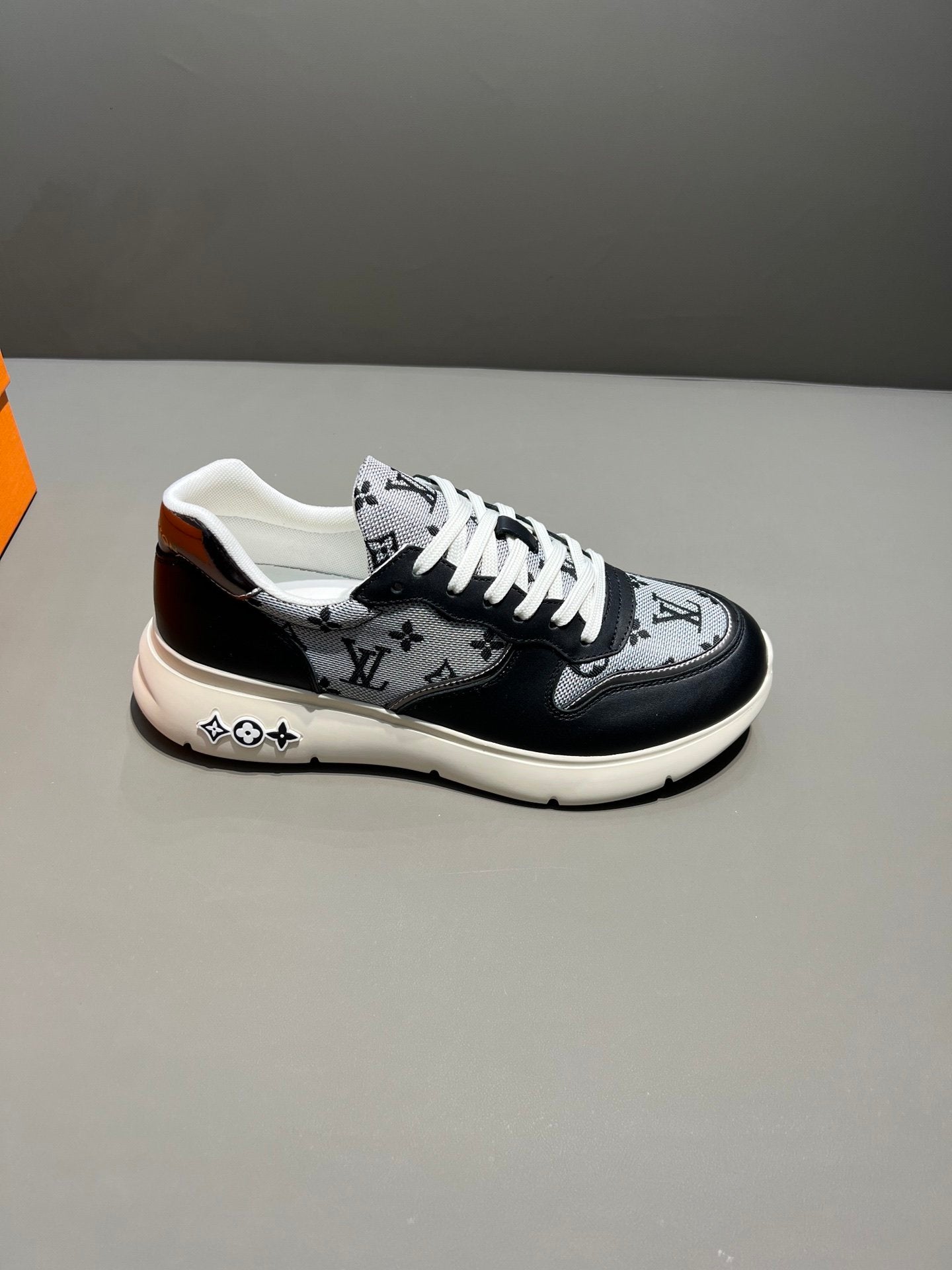 Louis Vuitton Trainer Sneaker