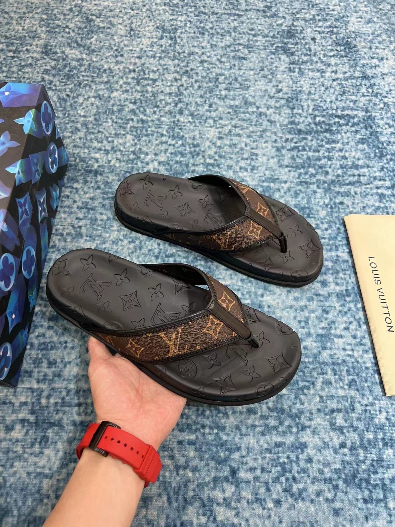 Louis Vuitton Mirabeau Thong