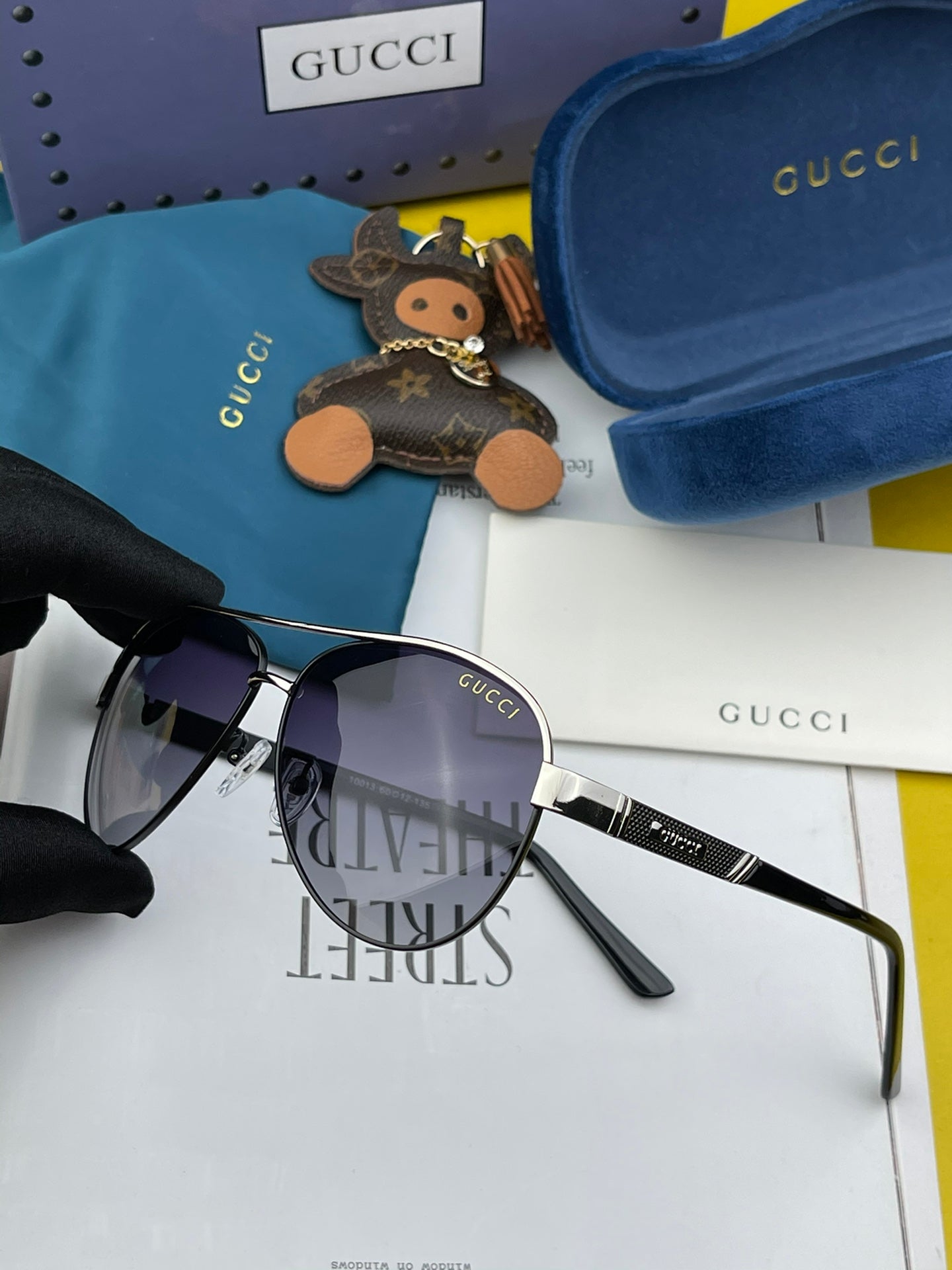 Gucci Oversize Oval-Frame Sunglasses