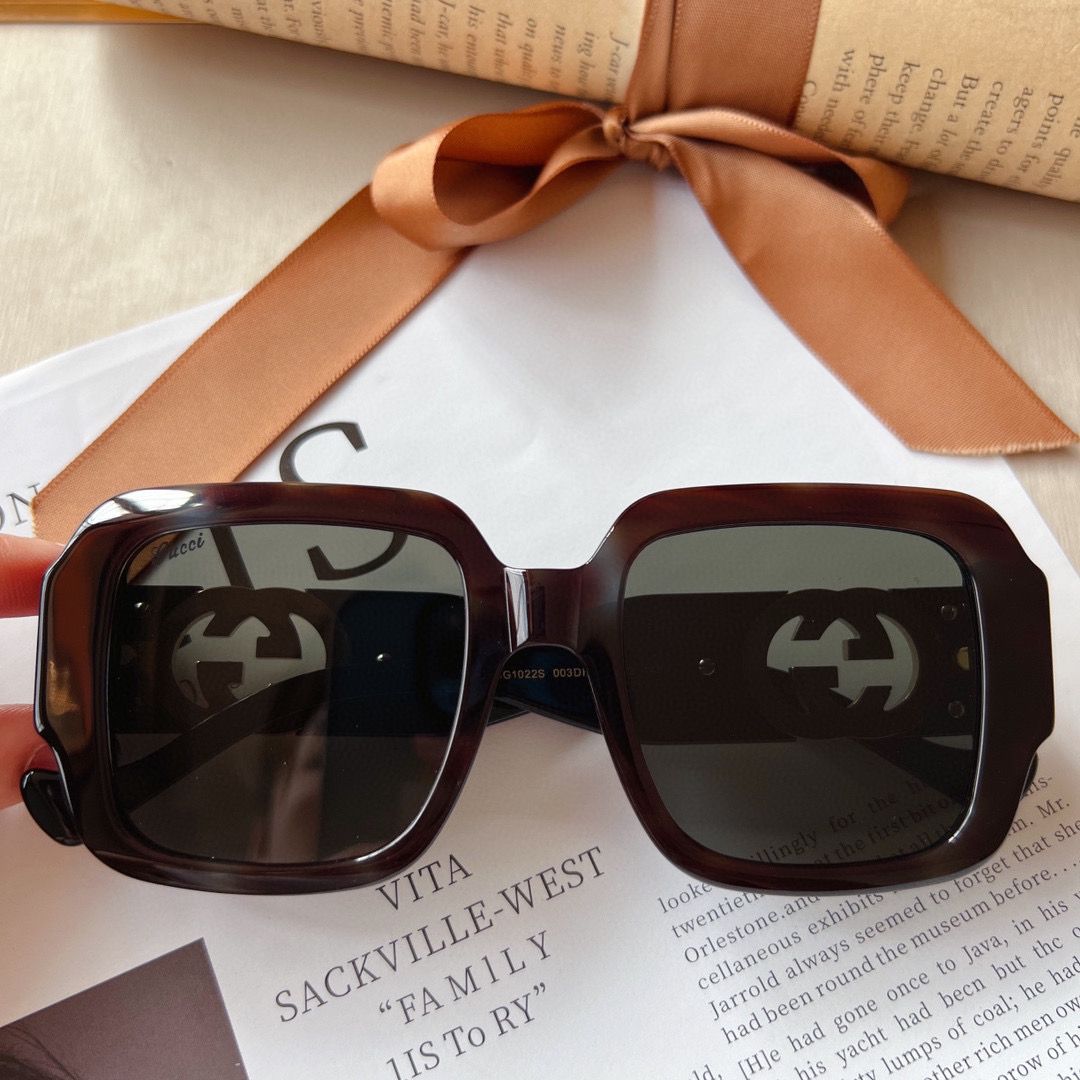 Gucci Rectangular Frame Sunglasses