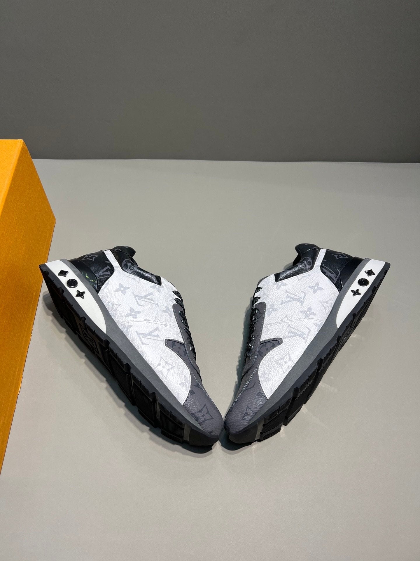 Louis Vuitton Trainer Sneaker