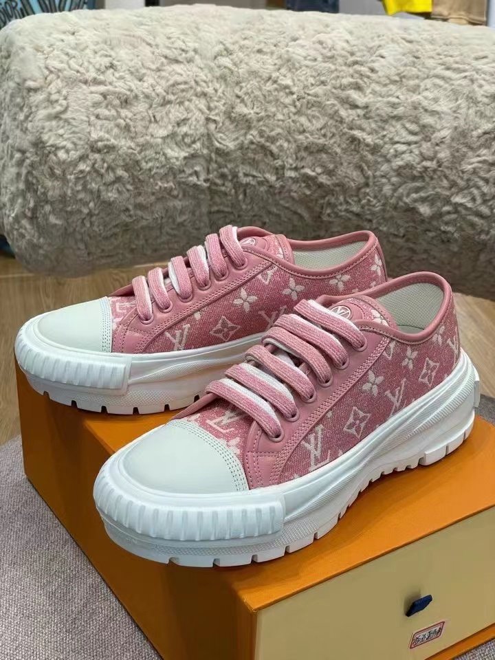 Louis Vuitton Squad Sneaker Pink