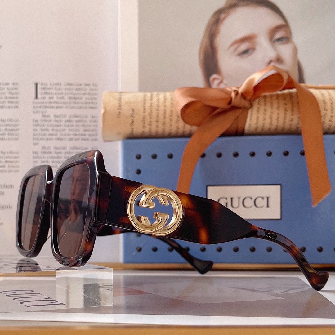 Gucci Rectangular Frame Sunglasses