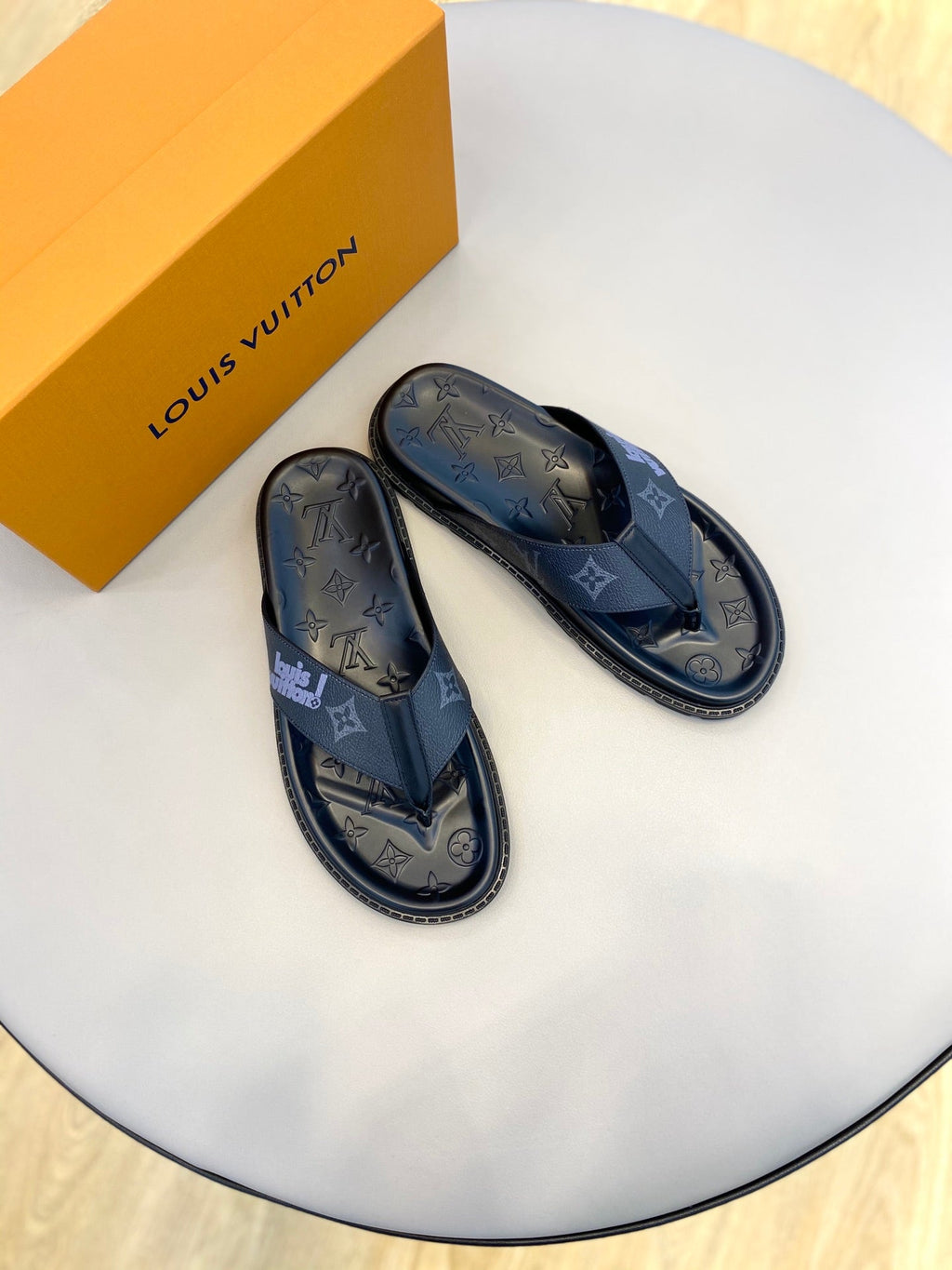 Louis Vuitton Mirabeau Thong