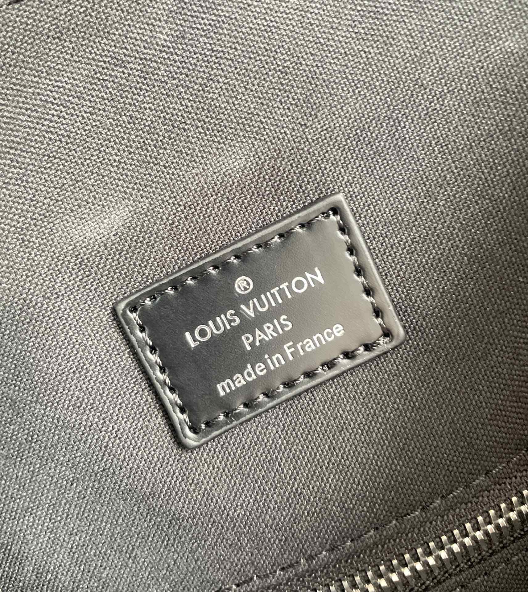Louis Vuitton Christopher PM 44cm