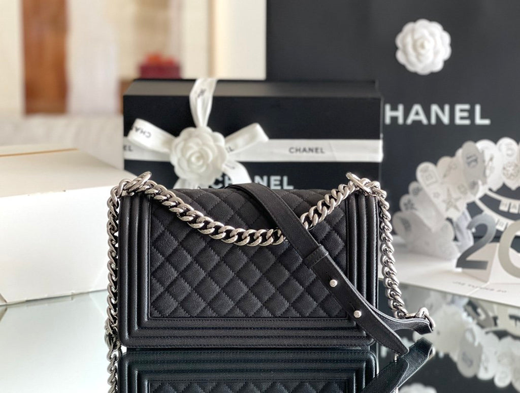 Chanel Medium Classic Flapbag 25cm Black