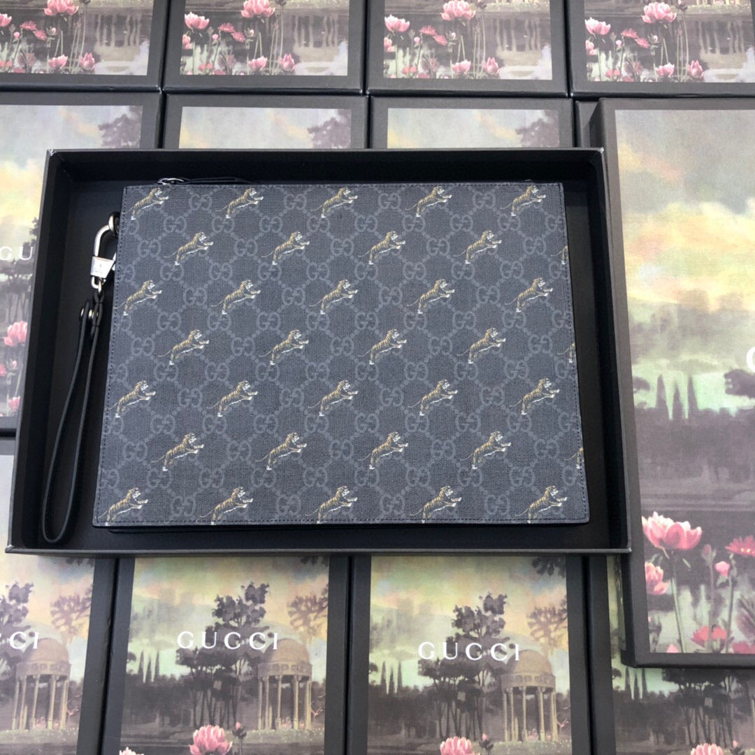 Gucci With Tiger Print Pouch