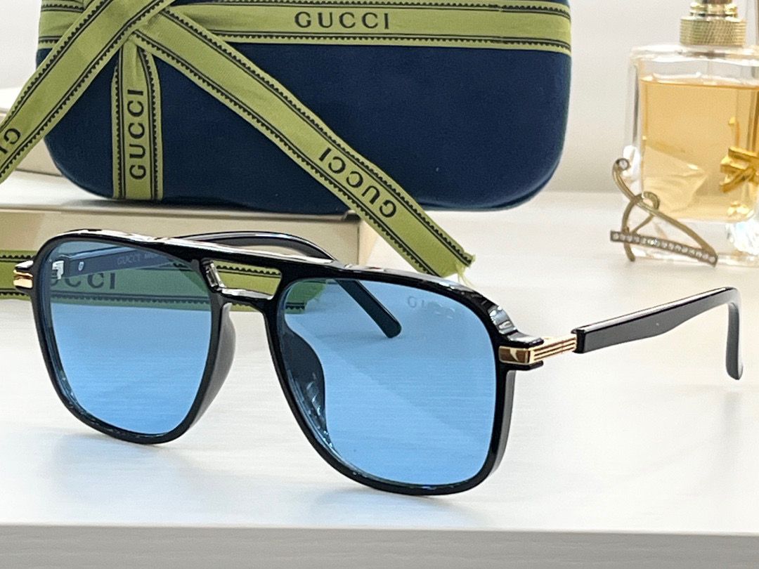 Gucci Navigator Frame Sunglasses