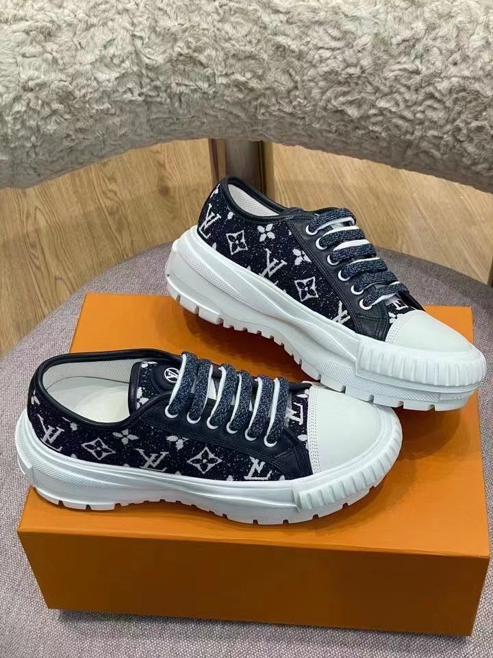 Louis Vuitton Squad Sneaker