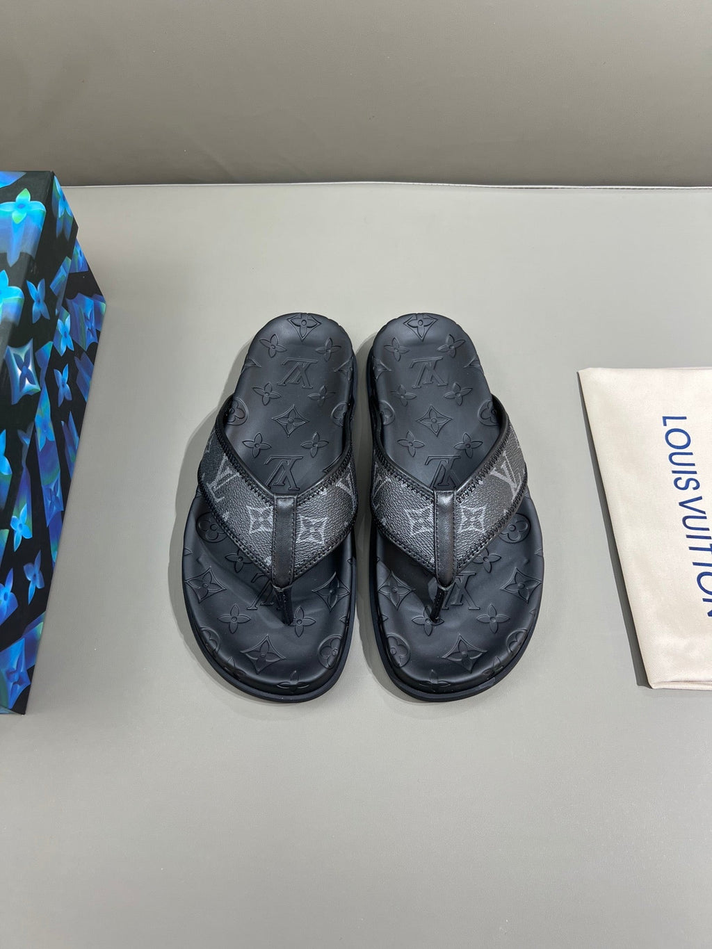 Louis Vuitton Mirabeau Thong