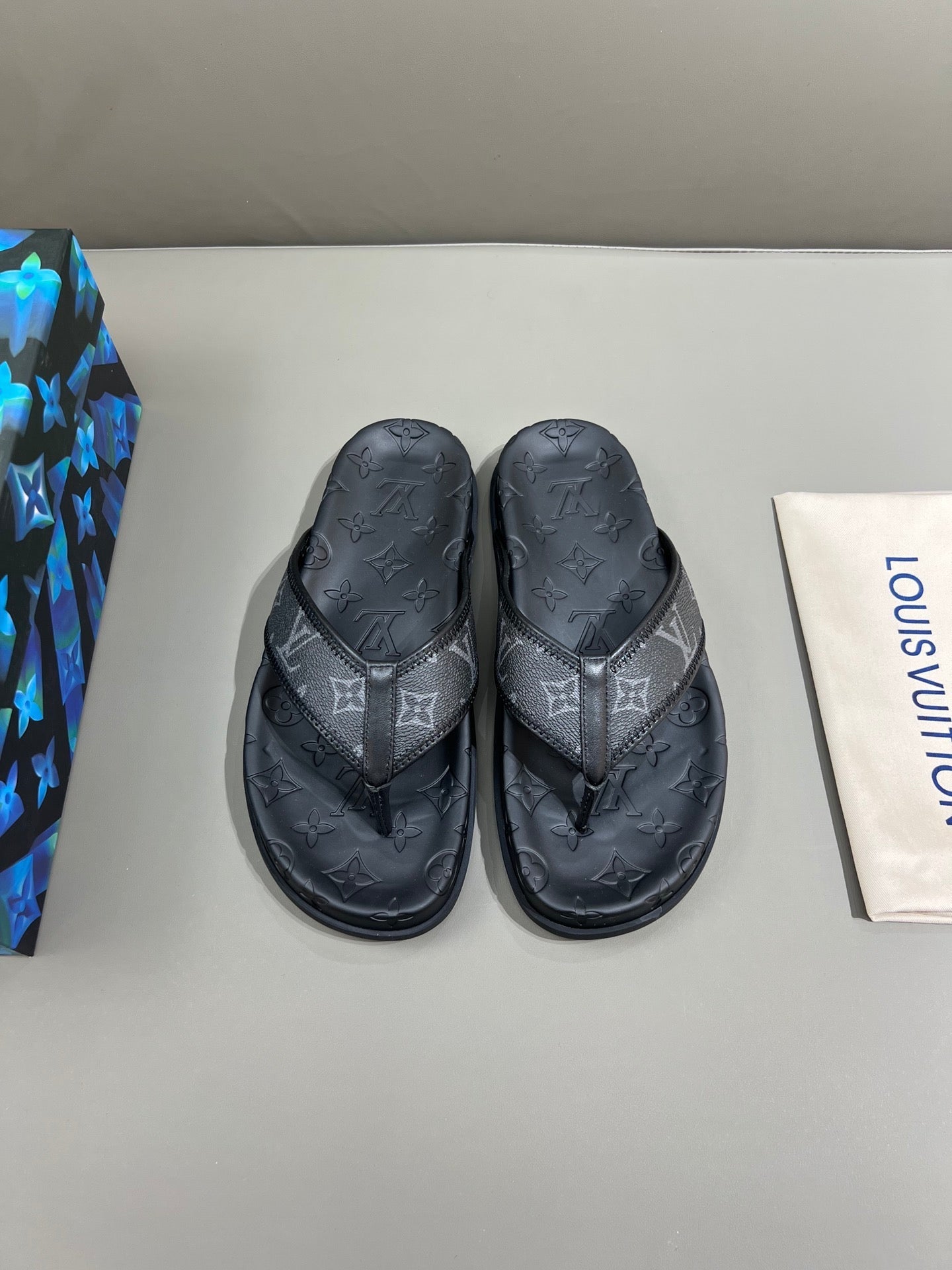 Louis Vuitton Mirabeau Thong