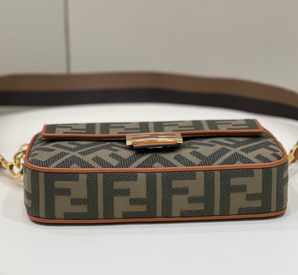Fendi Baguette Midi 27cm Brown