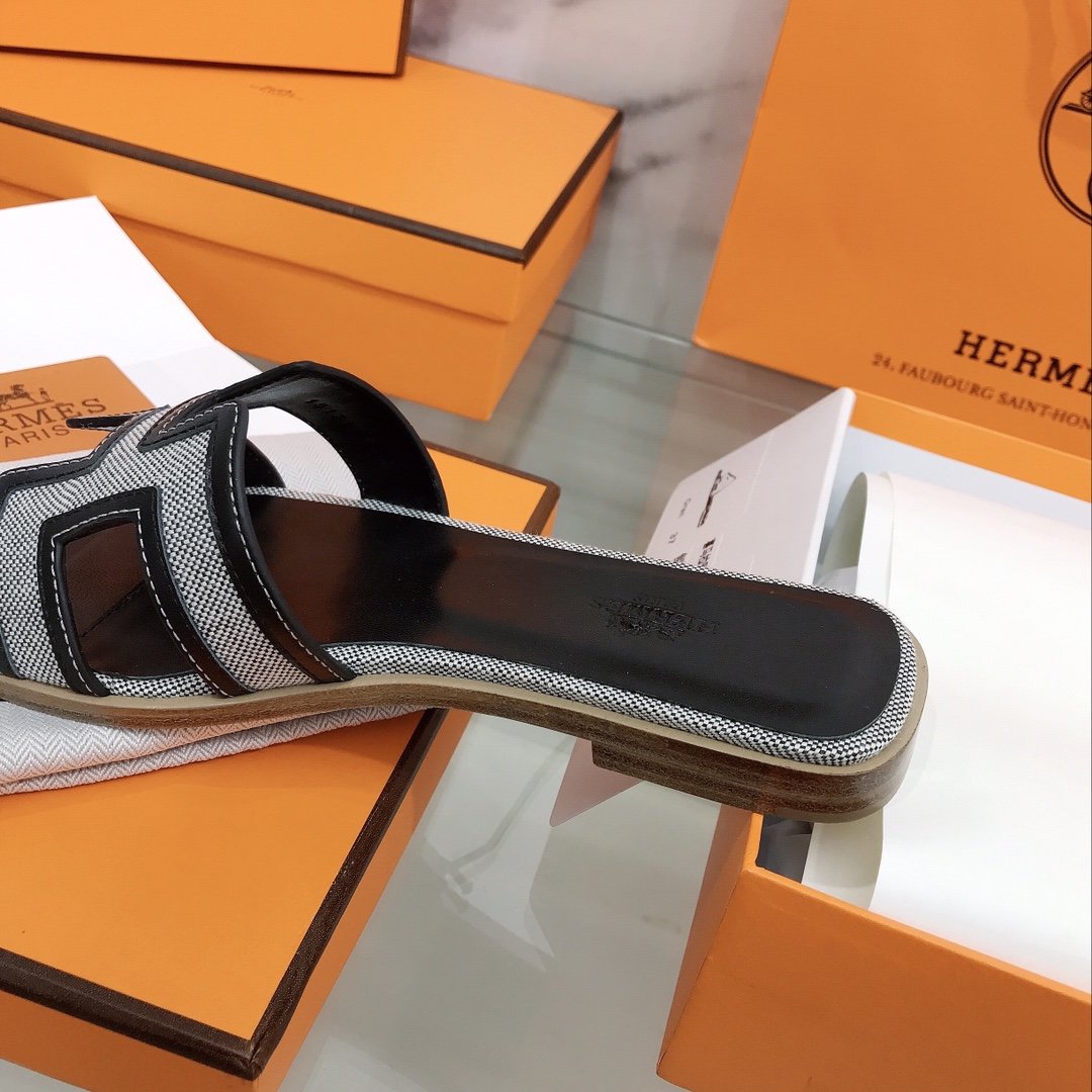 Hermes Oran Sandal Black/Silver