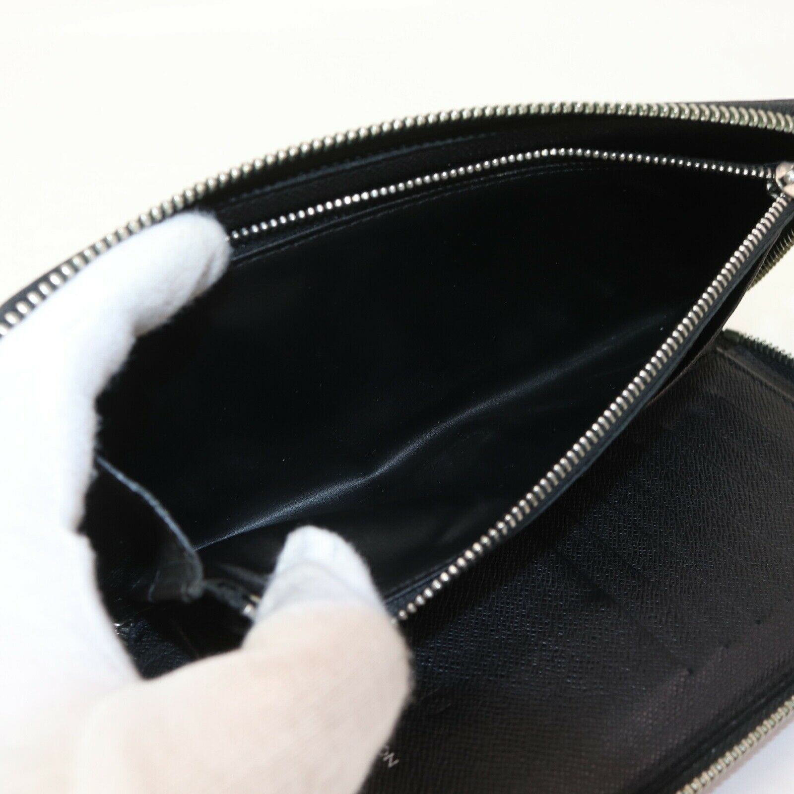 Louis Vuitton Zippy Wallet Black