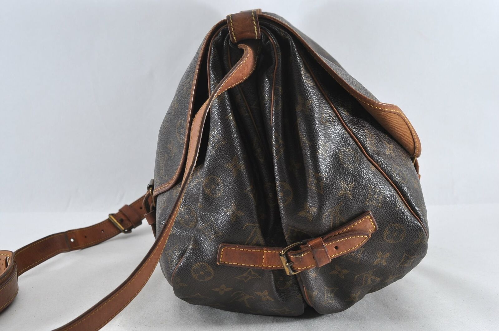 Louis Vuitton Saumur 35 Crossbody