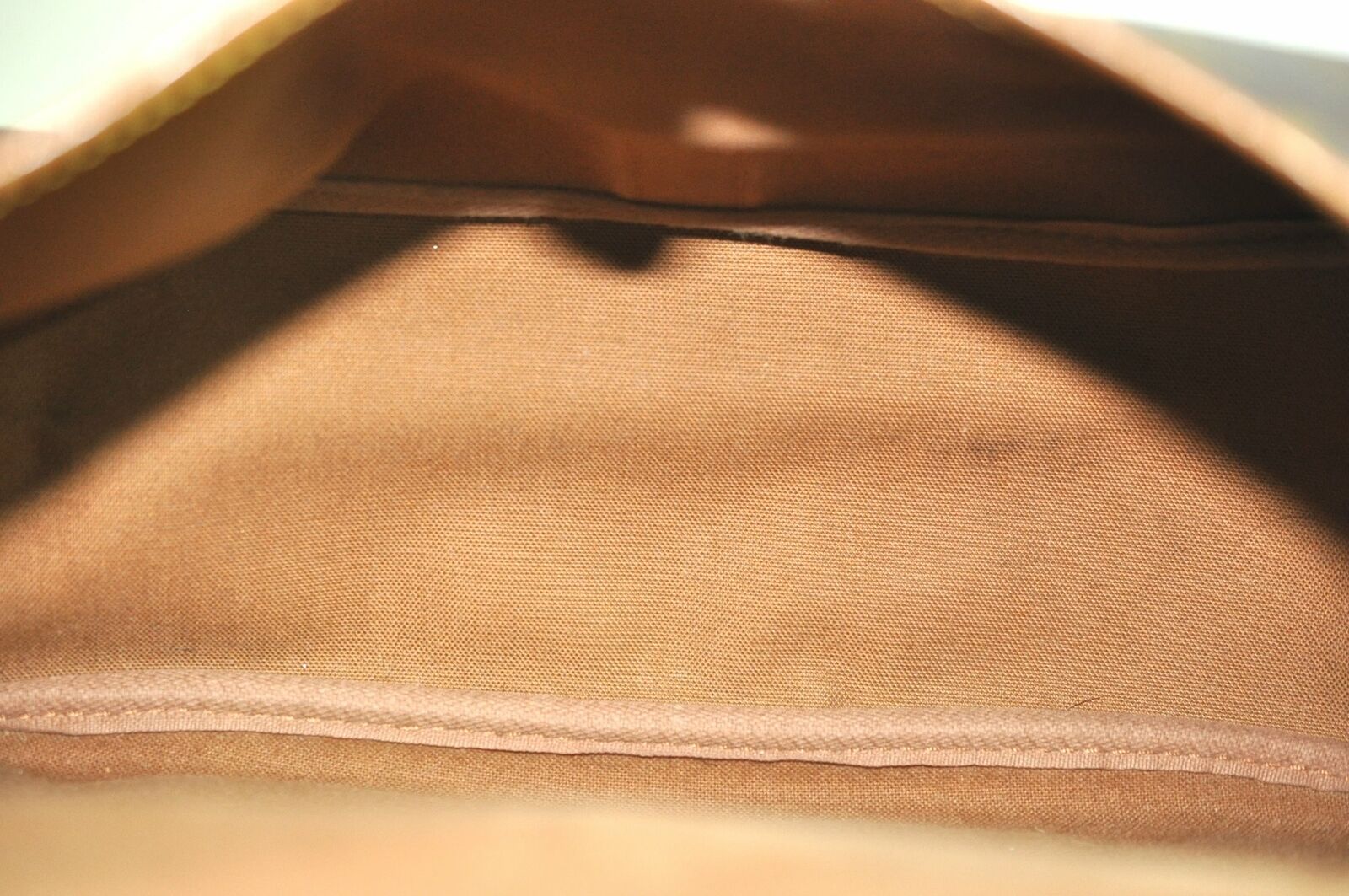Louis Vuitton Saumur 35 Crossbody
