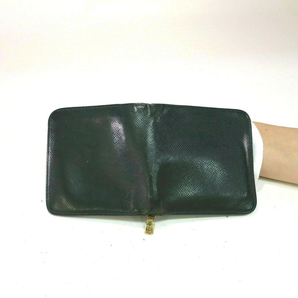 Louis Vuitton Taiga Bifold Zip