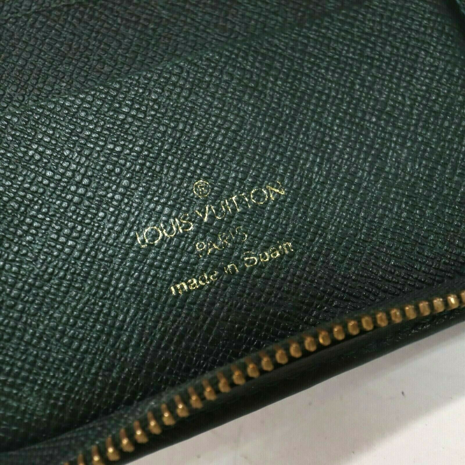 Louis Vuitton Taiga Bifold Zip