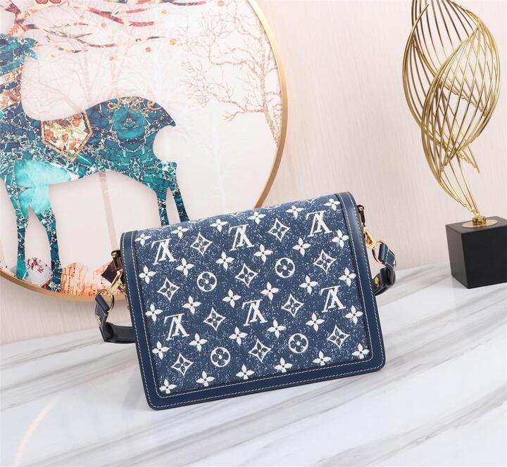 Louis Vuitton M57211 Dauphine MM 25cm